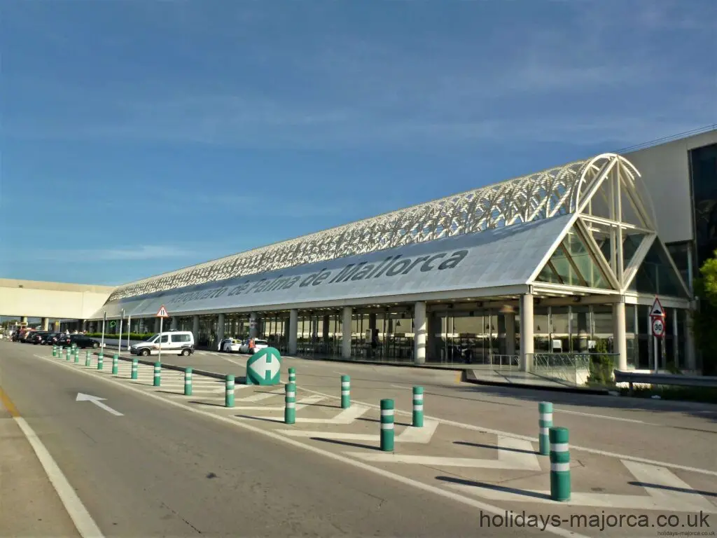 Departures drop off area at Palma airport